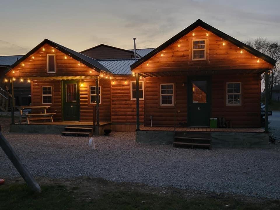 Country Cabins Hotel Chariton Eksteriør bilde